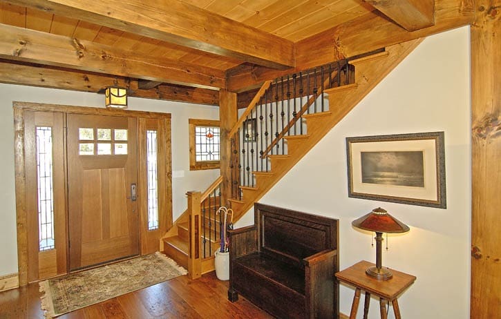 _DSC00952495 barn home foyer with post and beam frame